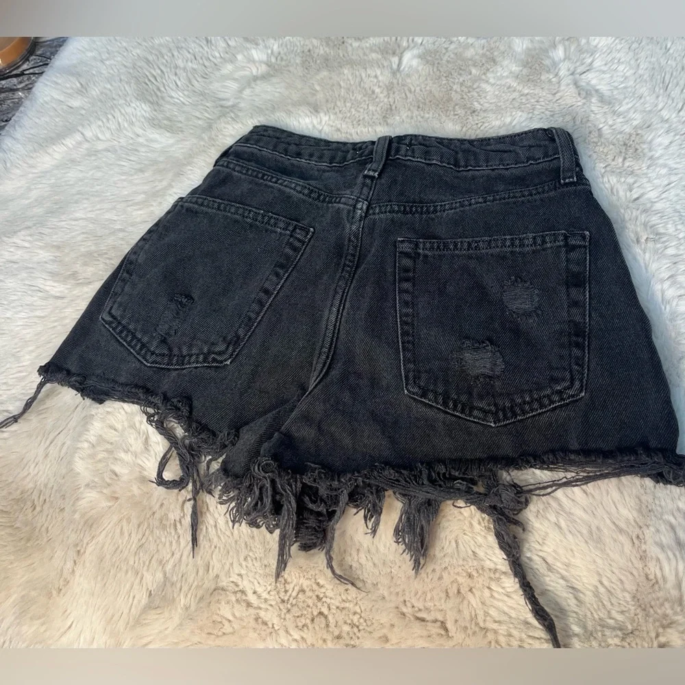 Forever 21 High-Waisted Black Jean Short Size 26